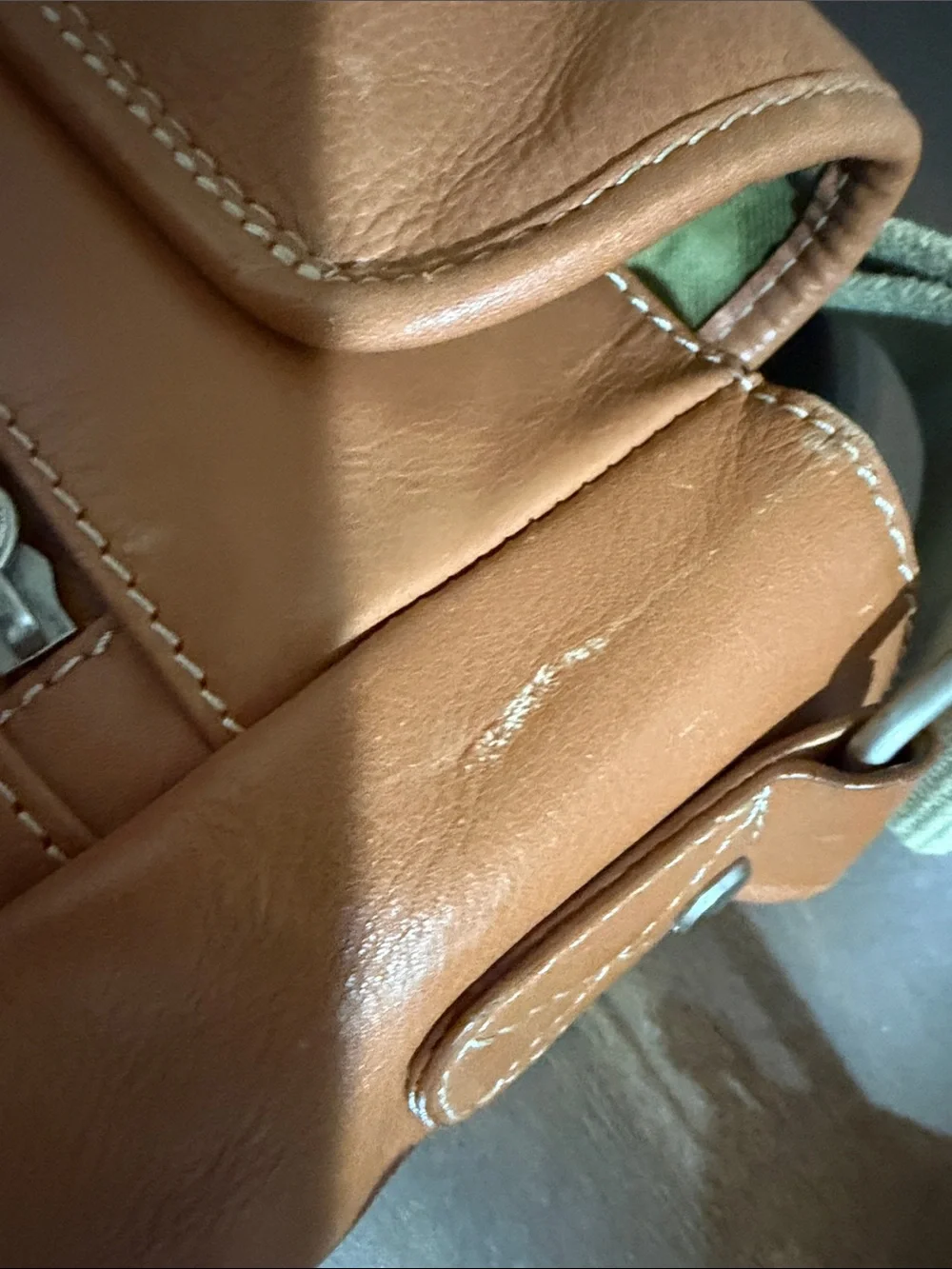 Men's Brown Leather Messenger Bag with Adjustable Shoulder Strap